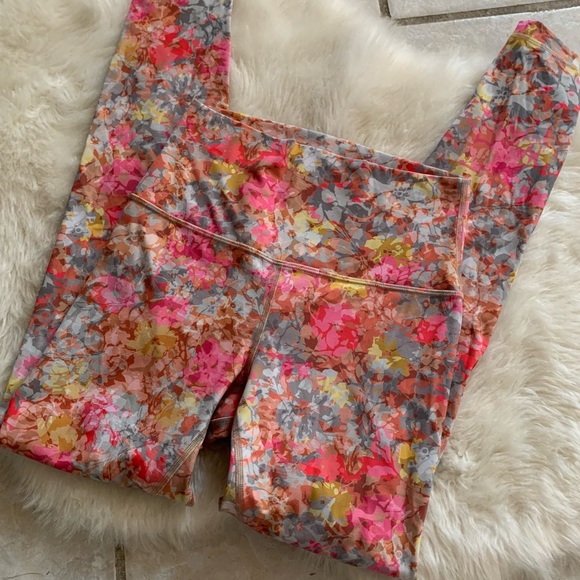 Lululemon floral align leggings in “Inflorescence Multi” - Picture 6 of 8